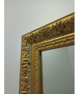 Зеркало прямоугольной формы в деревянной раме rлассической формі с золотім орнаментом, 122 G