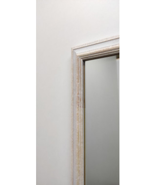 Зеркало прямоугольной формы в светлой деревянной раме. ДЕР 8247/380